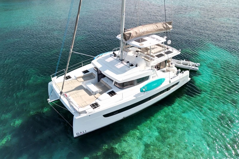Catamaran pour excursions en mer dans les Caraïbes